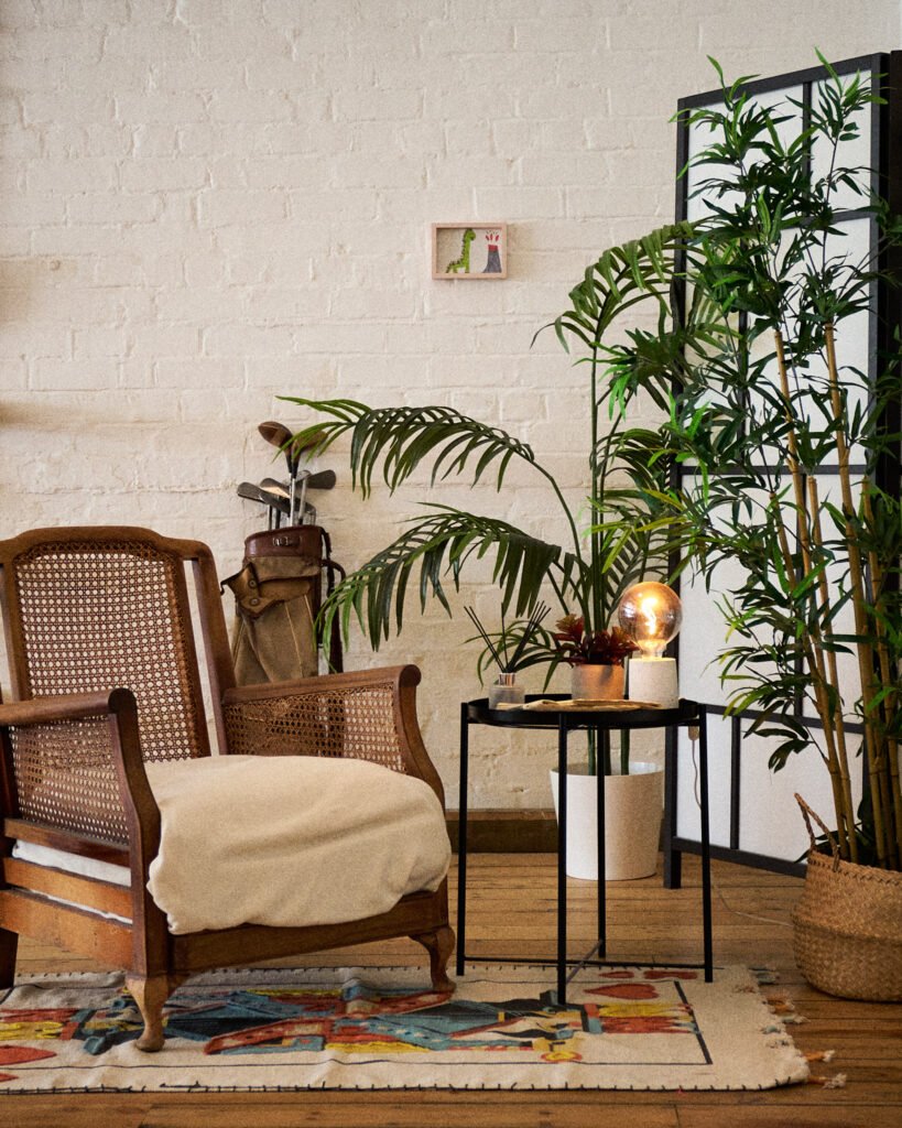 THE LOUNGE